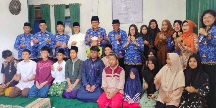 FOTO: IST/MATAKALTENG - Peringatan HUT Korpri ke-52 Pj Bupati Kobar Sambangi panti asuhan, Jumat 1 Desember 2023.