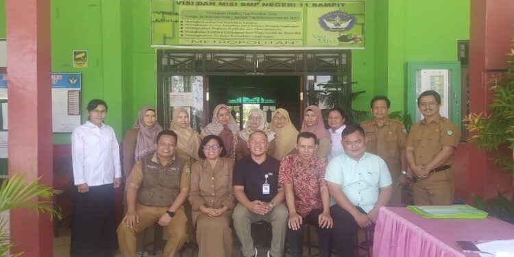 FOTO: DISDIK/MATA KALTENG - Monev komunitas belajar di SMPN 11 Sampit, 11 Desember 2023.