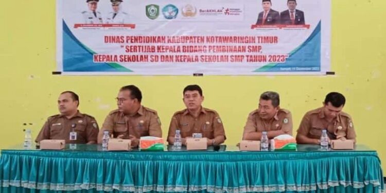 FOTO: DIAN/MATA KALTENG - Sertijap Kepala Bidang Pembinaan SMP, Kepala SD dan Kepala SMP di lingkungan Disdik Kotim, 11 Desember 2023.