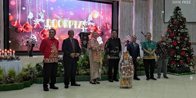 FOTO: OLIVIA/MATAKALTENG - Malam Kemeriahan Perayaan Natal Bersama di Dinas Perkebunan Kalteng 2023.