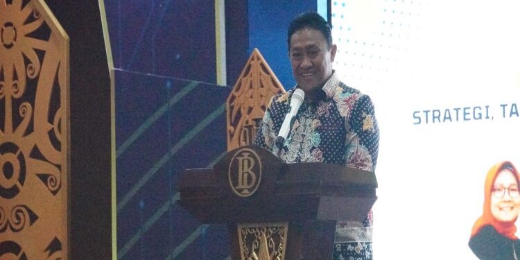 FOTO: MATAKALTENG - Wagub Edy Pratowo membuka kegiatan Seminar Nasional ISEI Cabang Palangka Raya.
