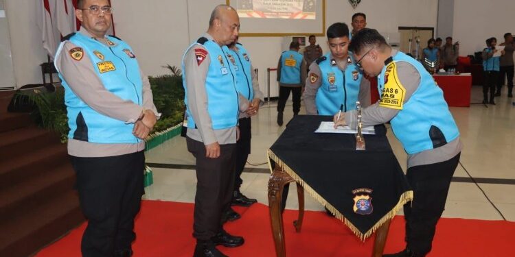 FOTO: RZL/MATAKALTENG - Penandatangan berita acara sidang rekrutmen proaktif calon binatara Polda Kalteng.
