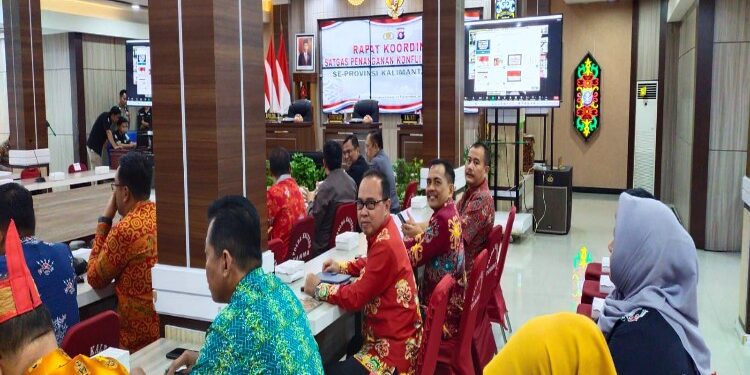 FOTO: MATAKALTENG - Badan Kesbangpol Kalteng hadiri kegiatan Rapat Koordinasi Satgas Penanganan Konflik Sosial (PKS) Se-Kalimantan Tengah.