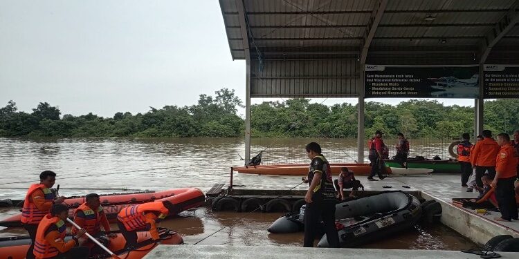 FOTO: RZL/MATAKALTENG - Tim Gabungan pada saat melakukan pencarian korban.