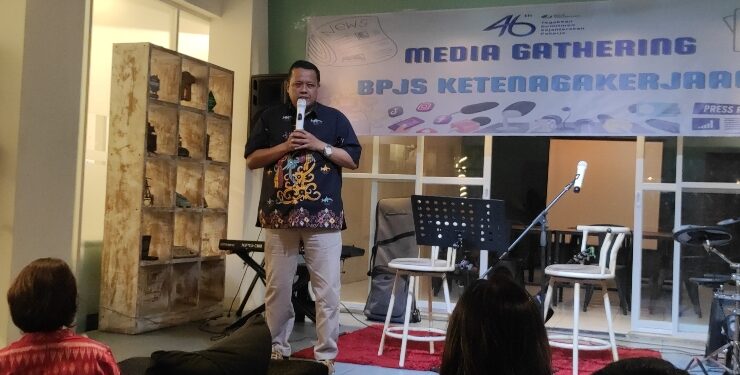 Kepala Dinas Tenaga Kerja dan Transmigrasi (Disnakertrans) Farid Wajdi saat menghadiri media gathering bersama BPJS Ketenagakerjaan.