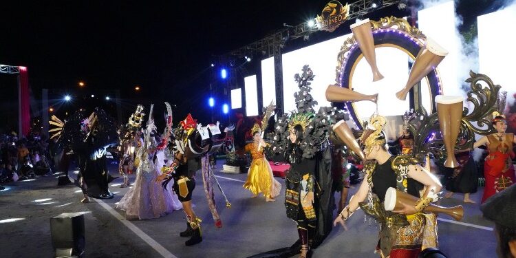 FOTO: MATAKALTENG - Penampilan Para Peserta Carnaval, Central Borneo Festival Tahun 2023.