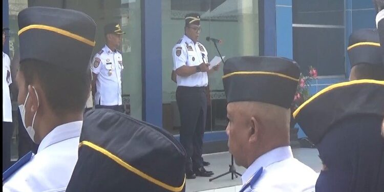 FOTO : DEVIANA/MATAKALTENG - Apel gabungan menghadapi penyelenggaraan angkutan Nataru, Senin 18 Desember 2023.