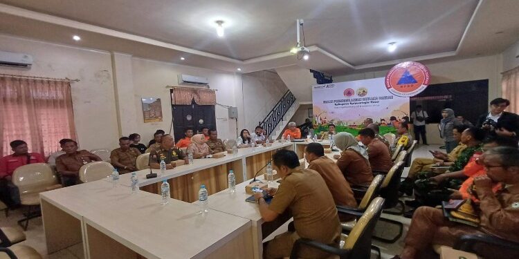 FOTO : DEVIANA/MATAKALTENG - Rapat penetapan siaga banjir oleh Pemkab Kotim, Senin 18 Desember 2023.