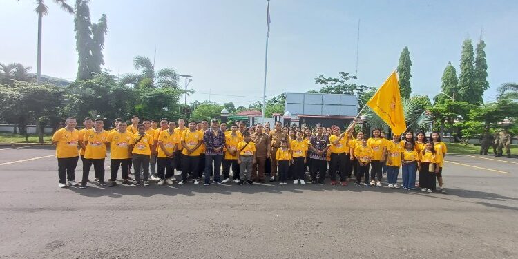FOTO: IST/MATAKALTENG - Pelepasan kontingen FTIK oleh Bupati Kotim Halikinnor, Senin 18 Desember 2023.