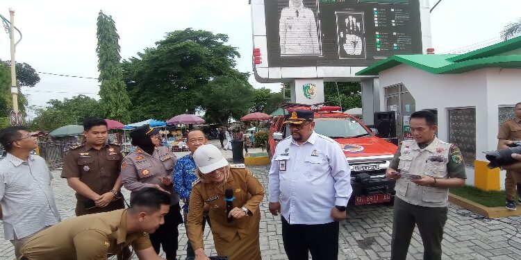 FOTO: RZL/MATAKALTENG - Pj Wali Kota Palangka Raya, Hera Nugrahayu, pada saar meluncurkan secara langsung portal website Perisai.