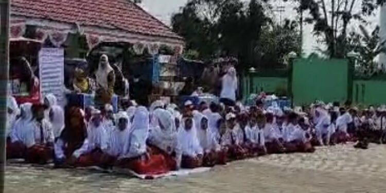 FOTO: DISDIK/MATA KALTENG - Pekan literasi di SDN 5 Pelangsian, 18 Desember 2023.