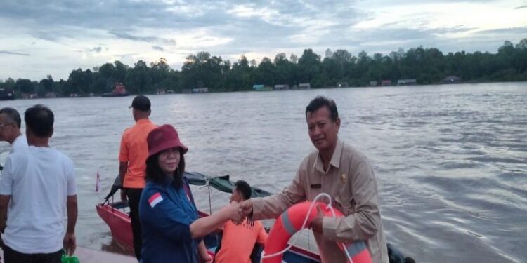 FOTO: MATAKALTENG - Serah terima bantuan speedboat.