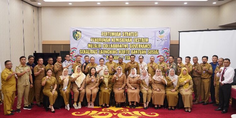 FOTO: MATAKALTENG - Foto bersama usai peluncuran kartu pandohop itah.