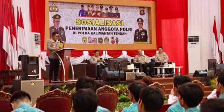 FOTO: RZL/MATAKALTENG - Kapolda Kalteng, Irjen Pol Djoko Poerwanto, pada saat mensosialisasikan penerimaan anggota polri.