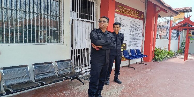 FOTO : DEVIANA/MATAKALTENG - Kepala Lapas Kelas IIB Sampit Meldy Putera saat meninjau lapas, Kamis 21 Desember 2023.