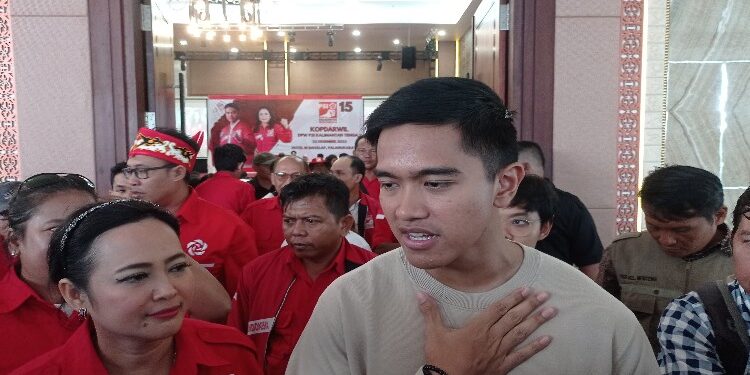 FOTO: RZL/MATAKALTENG - Ketua Umum Partai Solidaritas Indonesia (PSI), Kaesang Pangarep, usai menghadiri Kopdarwil PSI Kalteng.