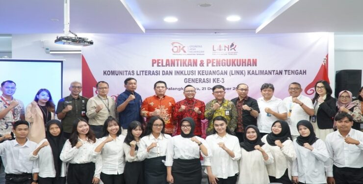 FOTO : OLIVIA/MATAKALTENG - Pengukuhan Komunitas LINK Kalteng Generasi ke-3.