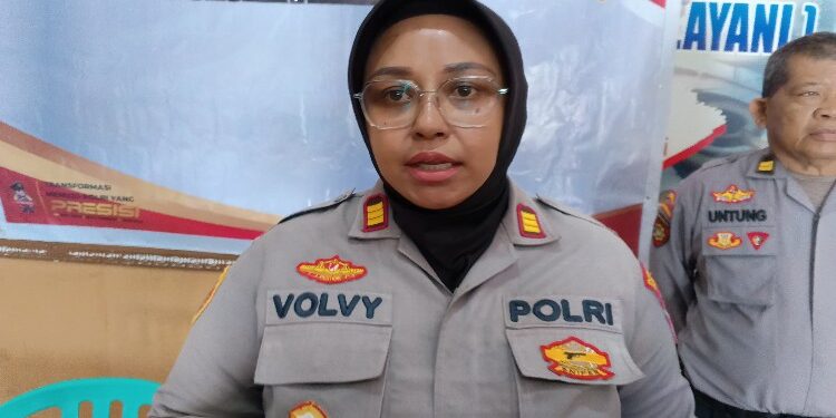 FOTO: RZL/MATAKALTENG - Kapolsek Pahandut, AKP Volvy.