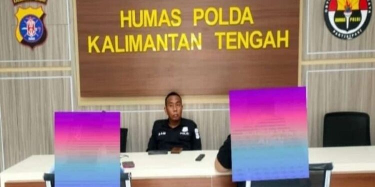 FOTO: MATAKALTENG - Ketua Tim Virtual Police Bidhumas Polda Kalteng Ipda H Shamsuddin saat melakukan mediasi kepada BG dan KB.