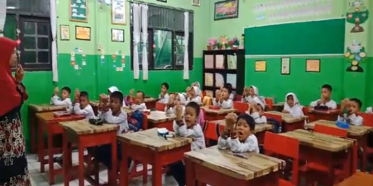 FOTO: DOK/MATA KALTENG - Suasana pembelajaran di dalam kelas.
