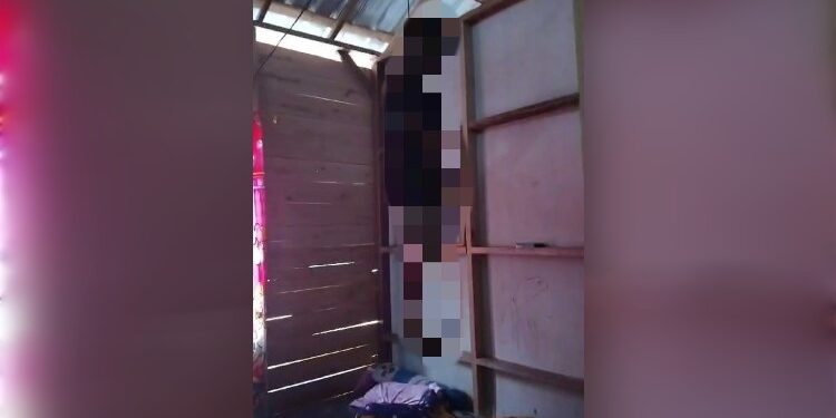 FOTO: IST/MATA KALTENG- Pria ditemukan gantung diri di dalam sebuah kamar Trans UPT Kandan, Jalur 2, RT 02, RW 01, Kecamatan Kota Besi, Kabupaten Kotawaringin Timur (Kotim). Jumat, 29 Desember 2023.