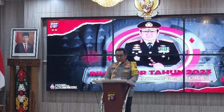 FOTO: RZL/MATAKALTENG - Kapolda Kalteng, Irjen Pol Djoko Poerwanto, pada saat menyampaikan press release akhir tahun.