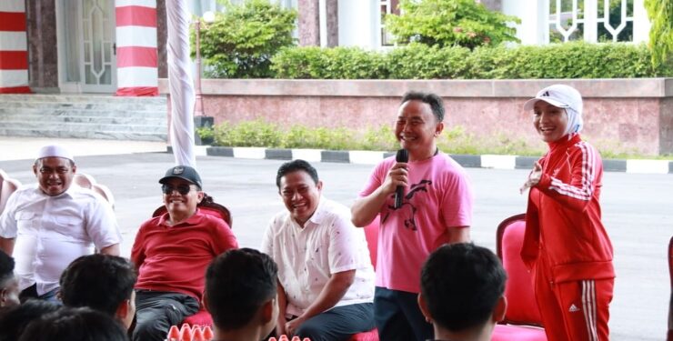FOTO : OLIVIA/MATAKALTENG - Gubernur Kalteng H. Sugianto Sabran saat menyampaikan arahannya dihadapan para mahasiswa.