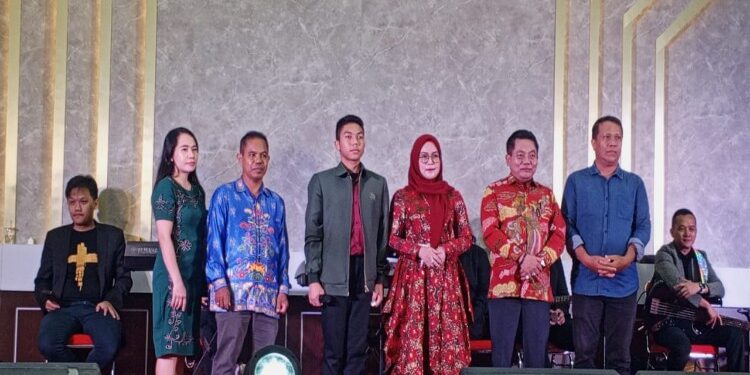 FOTO: MATAKALTENG - Perayaan natal DPRD Kalteng yang dihadiri langsung Ketua DPRD Kalteng, Wiyatno dan jajarannya.