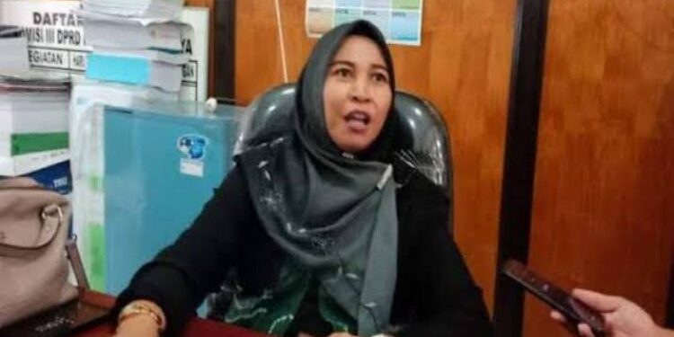 FOTO: MATAKALTENG - Sekretaris Komisi A DPRD Palangka Raya, Hj Mukarramah.