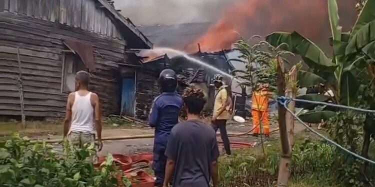 FOTO: IST/MATA KALTENG - Kebakaran yang terjadi di Pasar Keramat, Sampit, 2 Januari 2024.