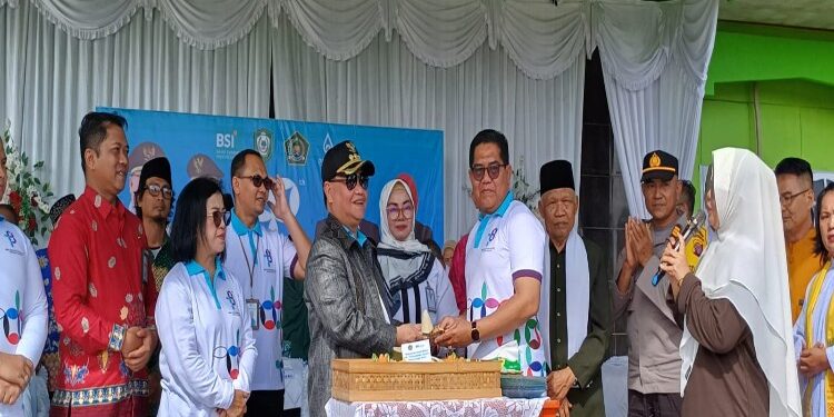 FOTO: DEVIANA/MATAKALTENG - Kepala Kemenag bersama Bupati Kotim Halikinnor dan pejabat lainnya saat peringatan Hari Amal Bahakti, Rabu 3 Januari 2024.