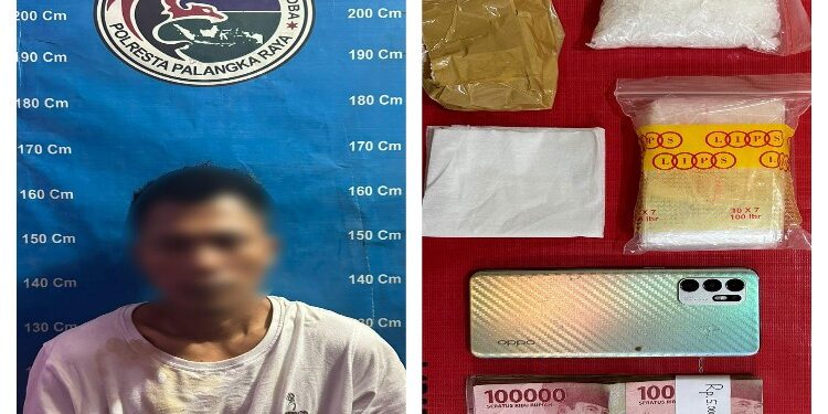 FOTO: MATAKALTENG - Terduga pelaku beserta barang bukti pada saat diamankan polisi.