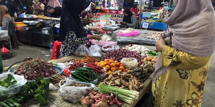 Foto:DIAN/MATA KALTENG - Pedagang di pasar Al Kamal Sampit.