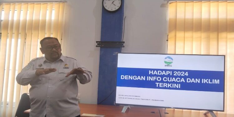 FOTO: MATAKALTENG - Kepala Stasiun Meteorologi Kelas I Tjilik Riwut, Agung Sudiono.