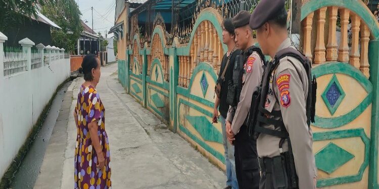 FOTO: RZL/MATAKALTENG - Korban hipnotis gendam, Samsiah L Sangkai, saat dimintai keterangan oleh kepolisian.