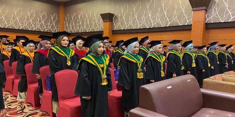 FOTO: DIAN/MATA KALTENG - Wisudawan/i salah satu kampus yang ada di Kotim.