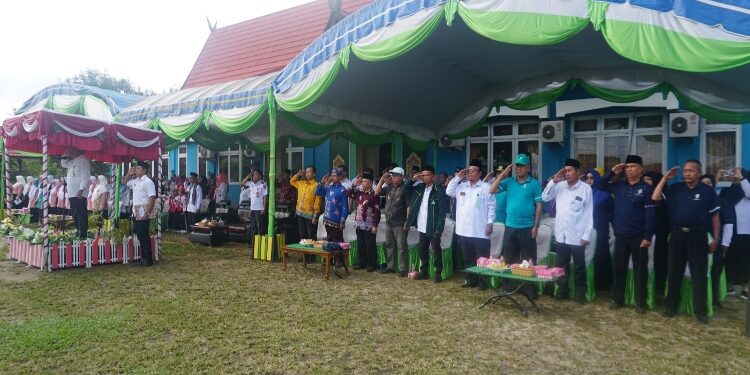 FOTO: IST/MATAKALTENG - Kepala Kemenag Kabupaten Katingan, H. Ardiansyah, saat pimpin upacara apel Peringatan Hari Amal Bakti, Ke-78 Kemenag Republik Indonesia.