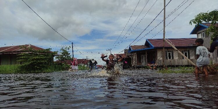 FOTO: MATAKALTENG - Sejumlah wilayah Kalteng yang mulai terendam banjir.