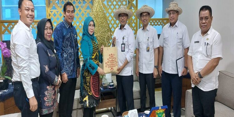 FOTO : IST/MATAKALTENG - Pemkab Pulang Pisau saat berkunjung ke Kementerian PUPR yang disambut Sekjen Kementerian PUPR, Ir. M. Zaenal Fatah.