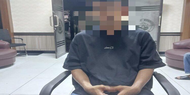 FOTO: MATAKALTENG - MR saat dibina oleh Cak Sam di Humas Polda Kalteng.