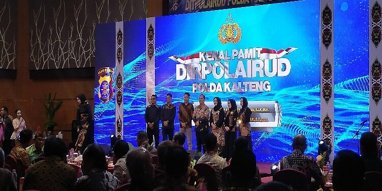 FOTO: AGUS/MATA KALTENG- Kenal Pamit Ditpolairud Polda Kalteng di salah satu hotel di Sampit. Selasa, 10 Januari 2024 malam.