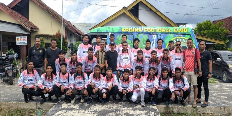 FOTO: IST/MATAKALTENG - Tim Gurita yang akan mewakili Kotim di turnamen Soeratin U-17 di Palangkaraya.