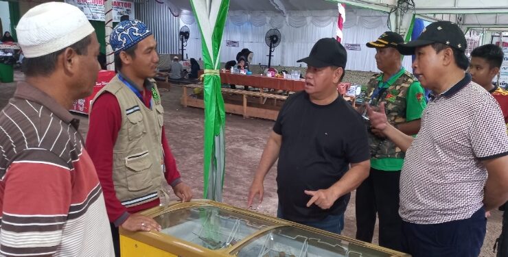 FOTO : IST/MATAKALTENG - Bupati Kotim Halikinnor didampingi Sekda Fajrurrahaman saat meninjau rest area, Sabtu 13 Januari 2024.