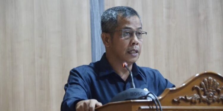 Ketua Fraksi Demokrat, SP Lumban Gaol.