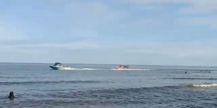 FOTO: DIAN/MATA KALTENG - Perahu yang berlayar di Pantai Ujung Pandaran, Kecamatan Teluk Sampit, Kotim.