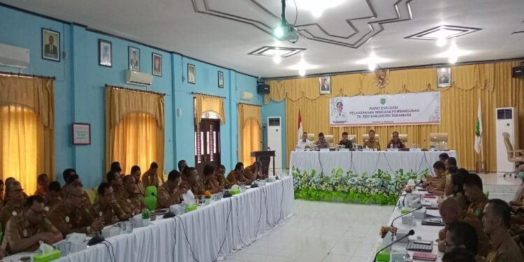 FOTO: AKH/MATAKALTENG - Pelaksanaan rapat evaluasi pelaksanaan rencana pembangunan daerah tahun 2023.