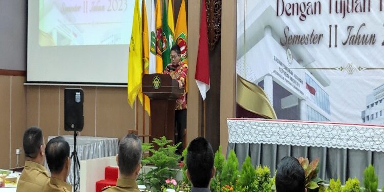 FOTO: MATAKALTENG - Ketua Dewan Perwakilan Rakyat Daerah (DPRD) Kalimantan Tengah, Wiyatno saat membacakan sambutannya.