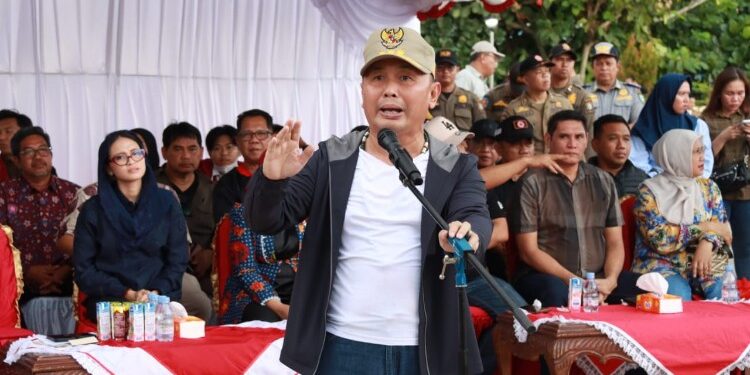 FOTO: MATAKALTENG - Gubernur Sugianto Sabran saat memberikan sambutan pada kunjungan kerja di Kabupaten Kotawaringin Timur belum lama ini.