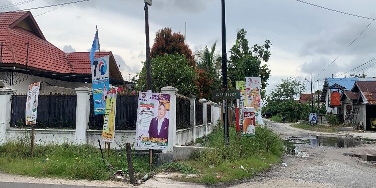 FOTO: RZL/MATAKALTENG - APK Caleg yang ada di Kota Palangka Raya.