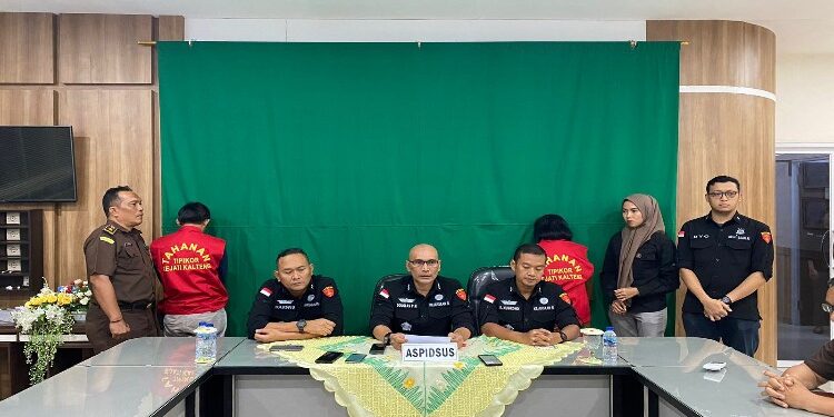 FOTO: IST/MATAKALTENG - Jajaran Kejati Kalteng, pada saat melakukan press release kasus dugaan korupsi dana BOK Dinkes Barsel.